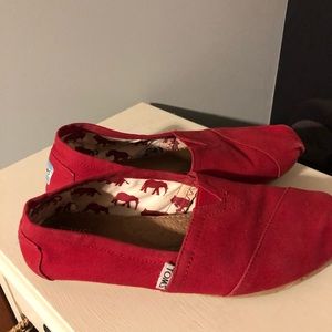 Women’s red Toms